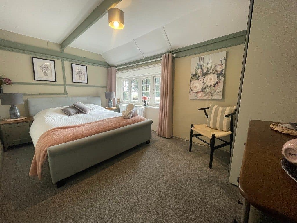 Guest room at The Windmill Inn